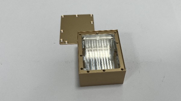 移動(dòng)電源外殼鋁型材cnc加工的工藝流程是什么？